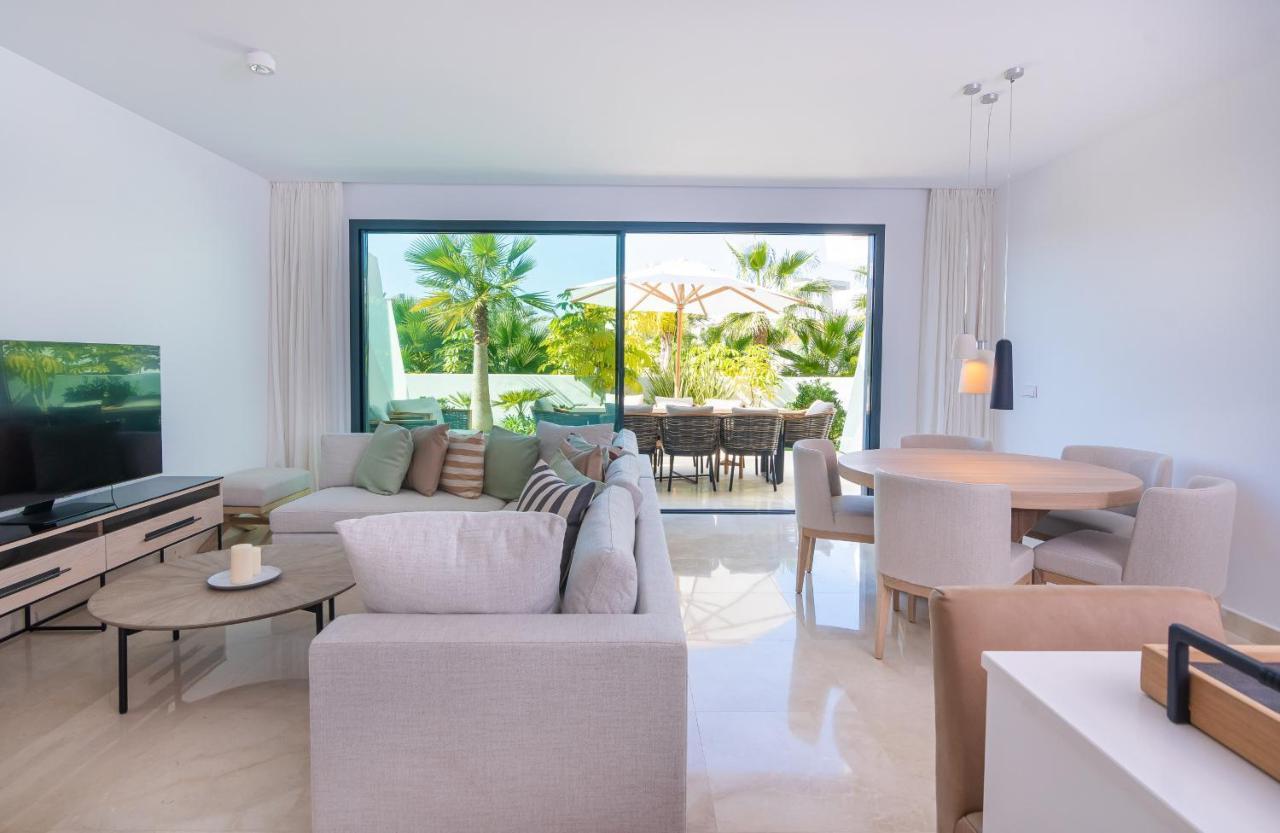 Hébergement de vacances Luxurious Townhouse With Roof Plunge Pool *